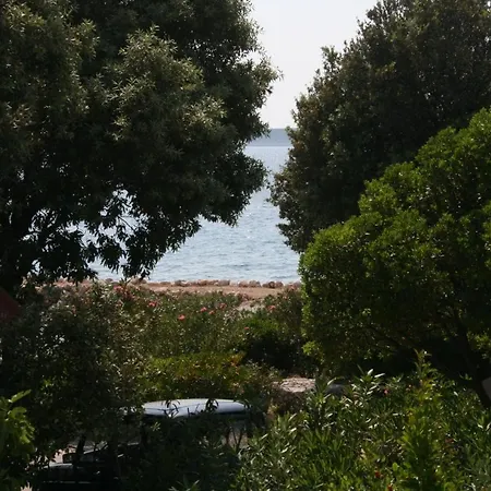 Apartment Apartments By The Sea Mandre, Pag - 6518 *